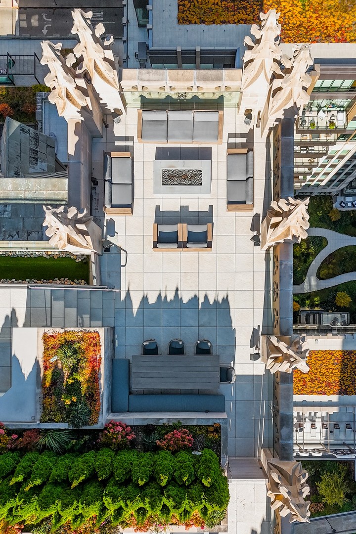 435 N Michigan Avenue 2203