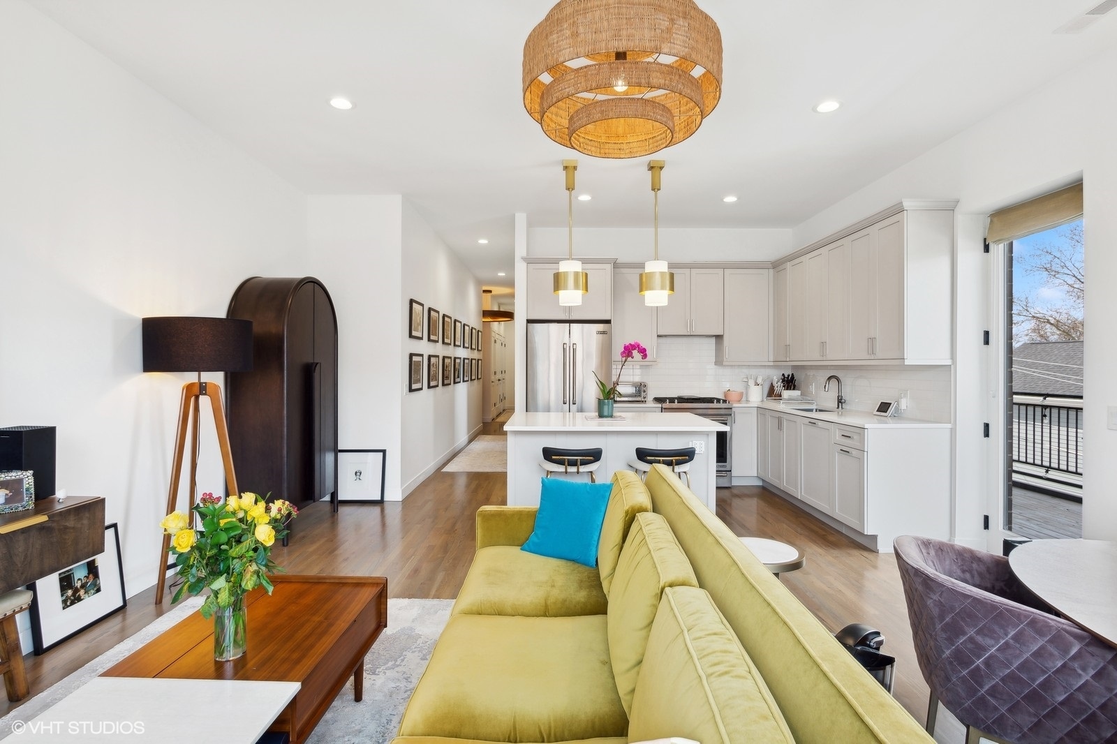 2505 W Carmen Avenue 303
