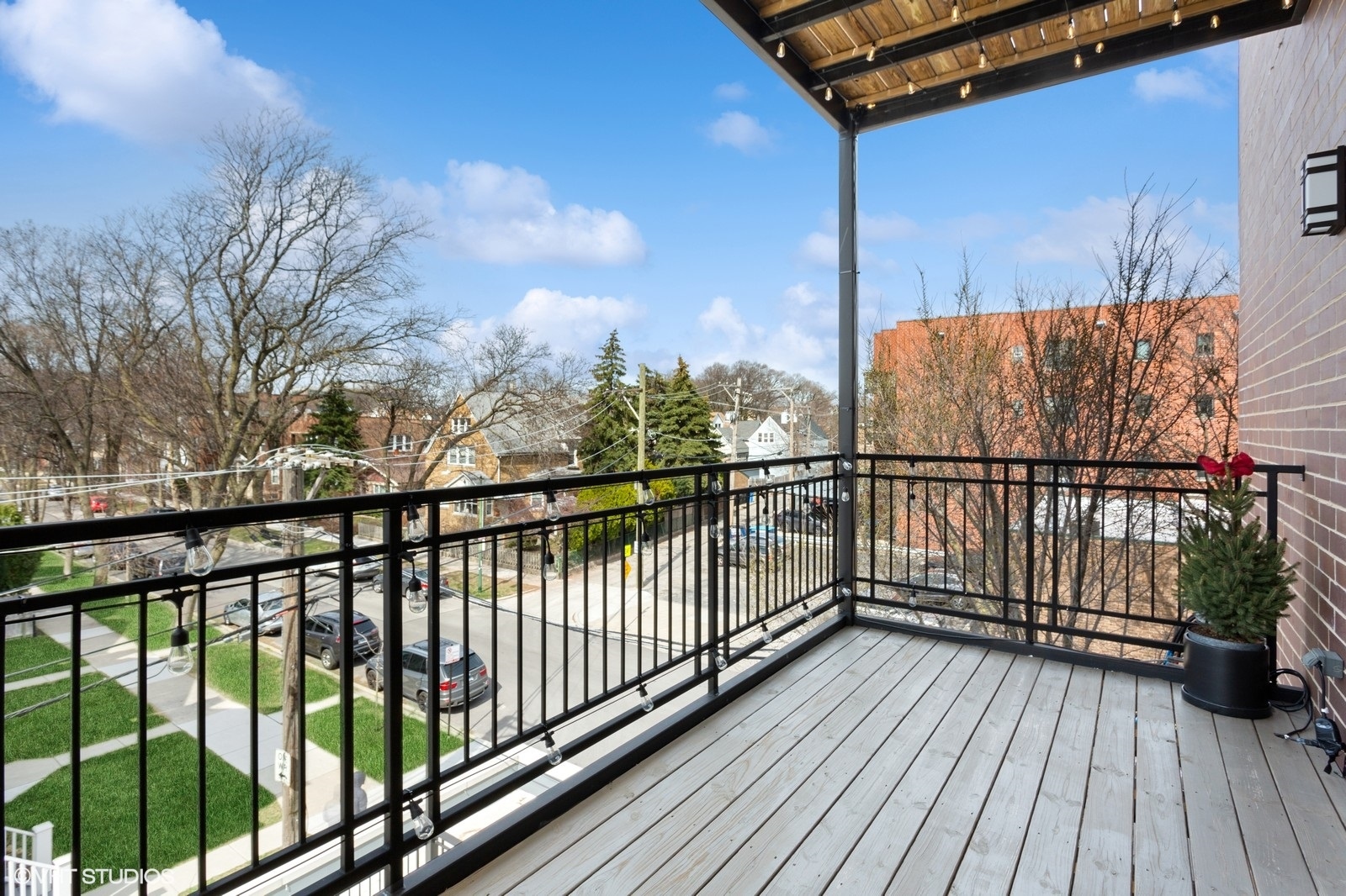 2505 W Carmen Avenue 303