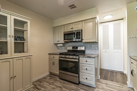 Tiny photo for 1475 REBECCA Drive #422, Hoffman Estates, IL 60194 (MLS # 12640359)