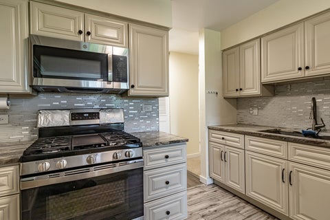 Tiny photo for 1475 REBECCA Drive #422, Hoffman Estates, IL 60194 (MLS # 12640359)