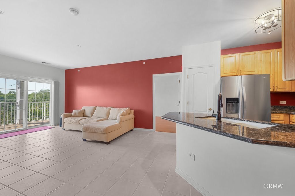 1275 W Lake Street 303