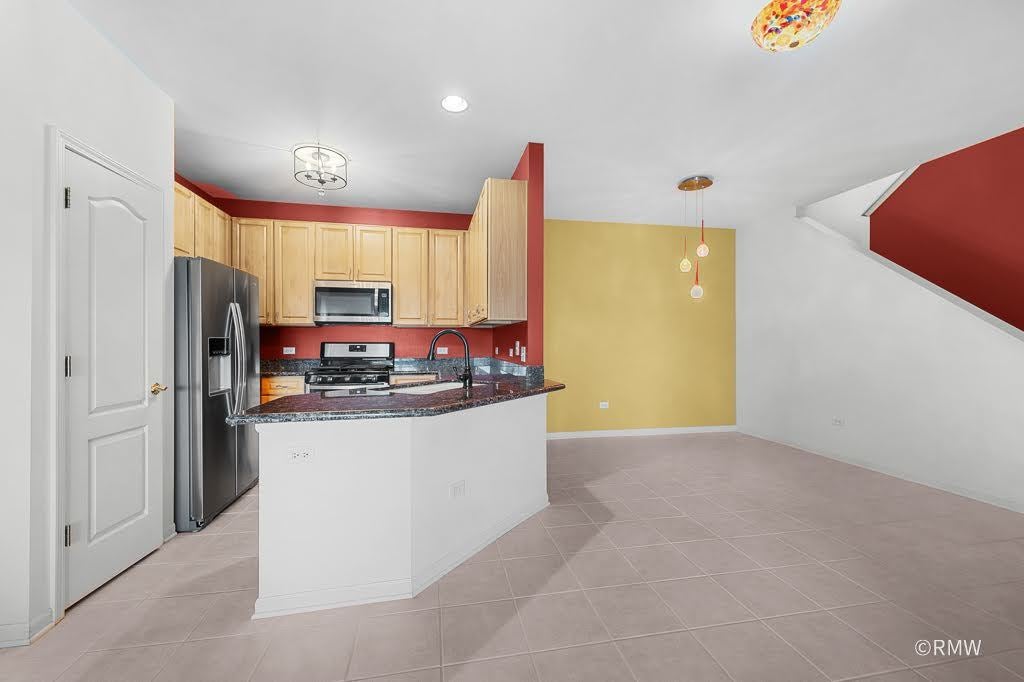 1275 W Lake Street 303