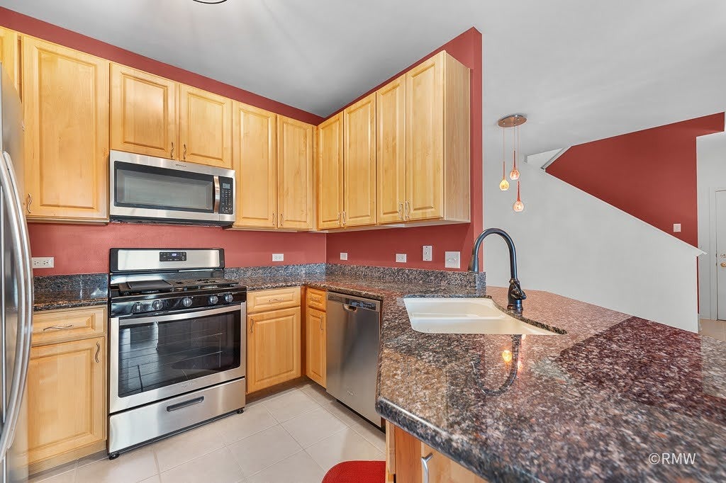 1275 W Lake Street 303