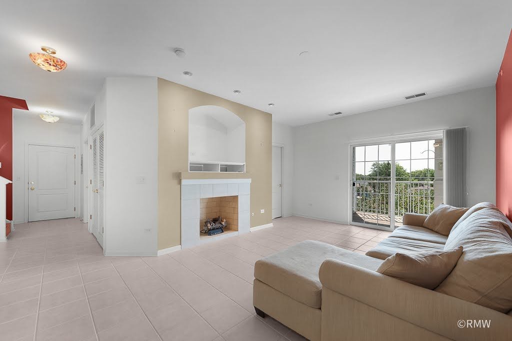 1275 W Lake Street 303