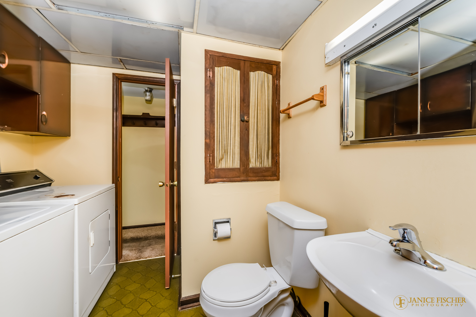 Crystal Lake, Illinois 60014, United States, 4 Bedrooms Bedrooms, ,3 BathroomsBathrooms,Residential,Contingent,212361