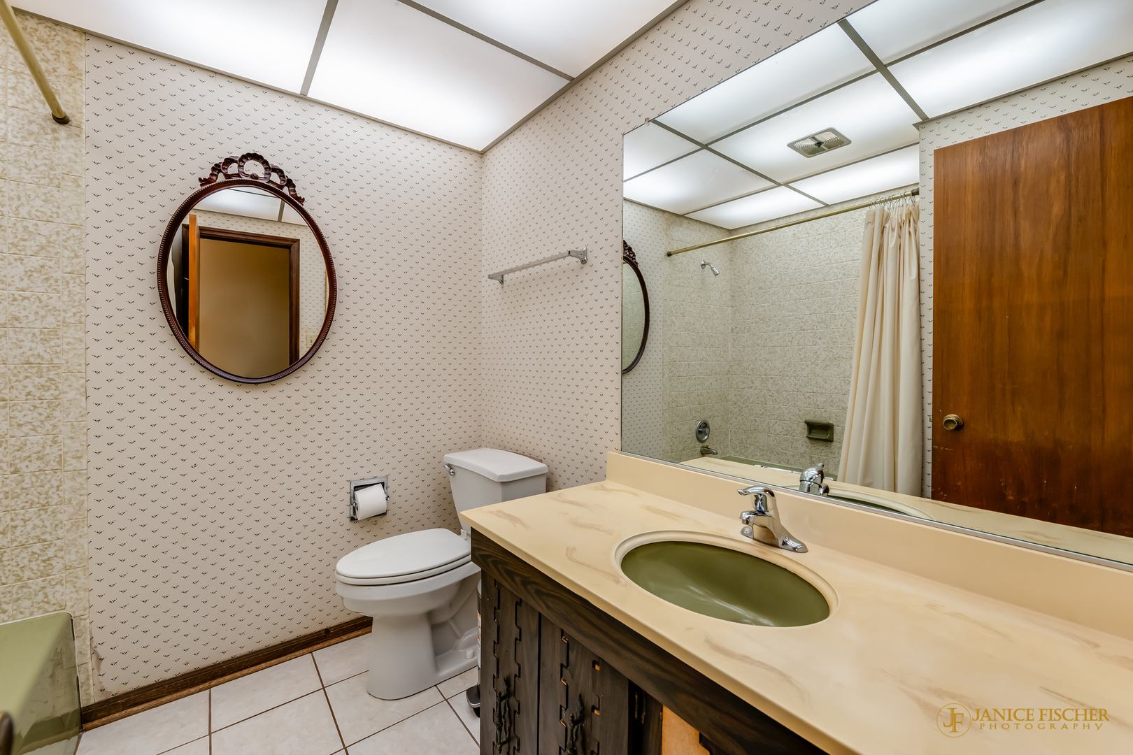 Crystal Lake, Illinois 60014, United States, 4 Bedrooms Bedrooms, ,3 BathroomsBathrooms,Residential,Contingent,212361