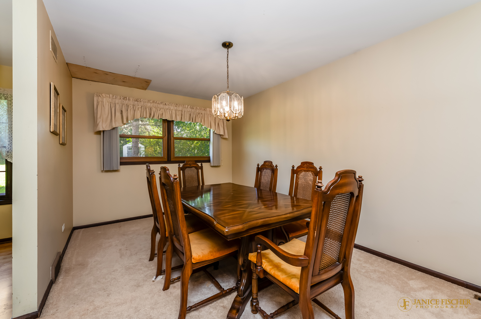 Crystal Lake, Illinois 60014, United States, 4 Bedrooms Bedrooms, ,3 BathroomsBathrooms,Residential,Contingent,212361