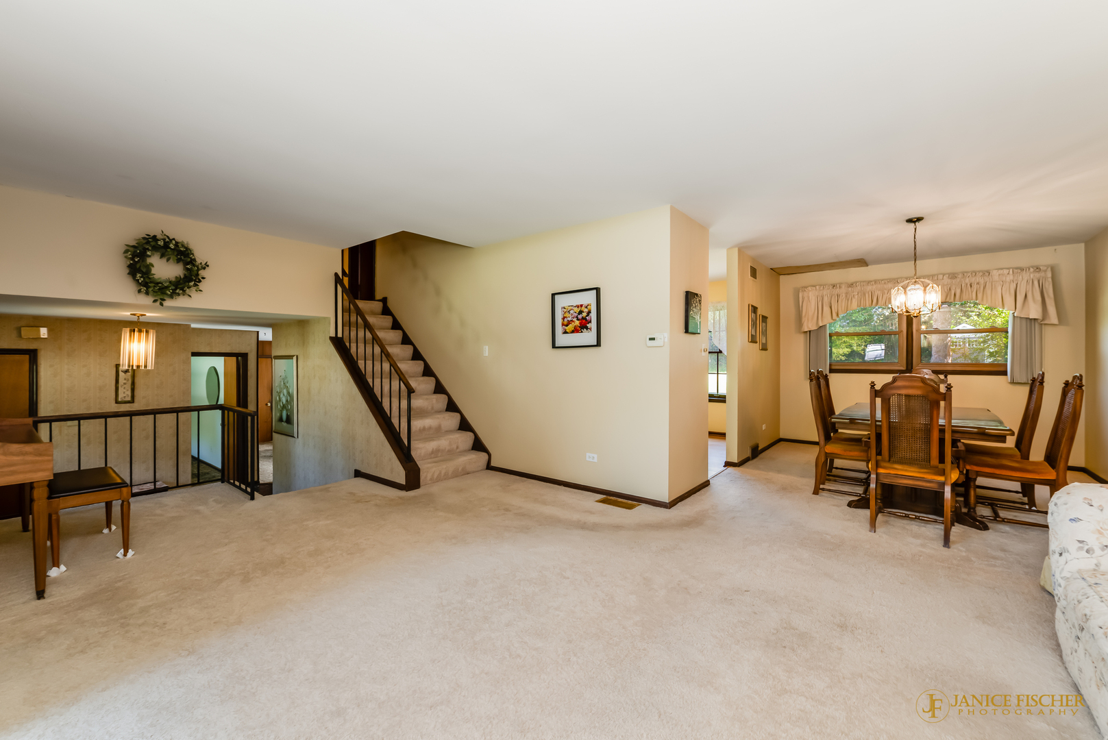 Crystal Lake, Illinois 60014, United States, 4 Bedrooms Bedrooms, ,3 BathroomsBathrooms,Residential,Contingent,212361