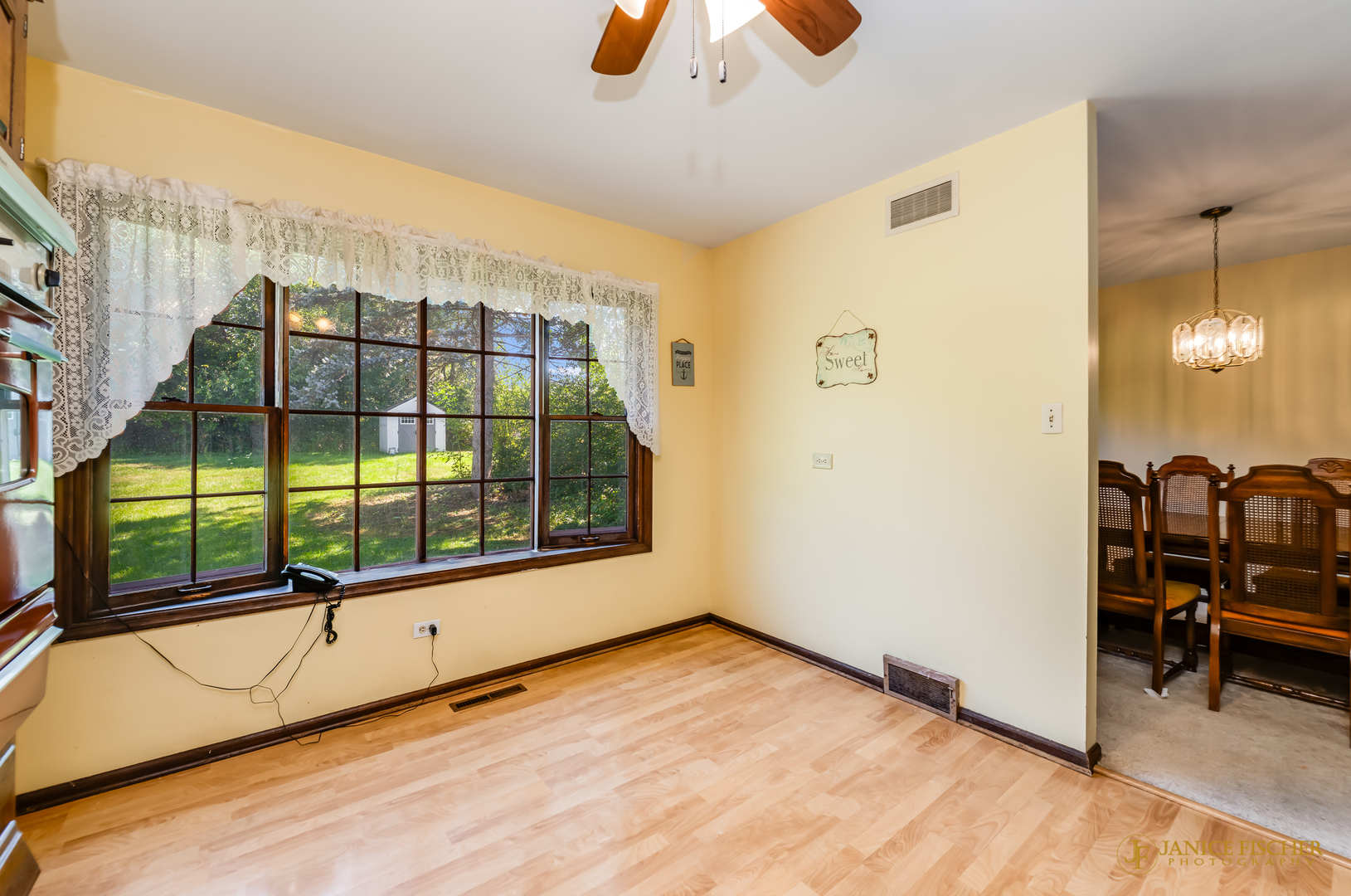 Crystal Lake, Illinois 60014, United States, 4 Bedrooms Bedrooms, ,3 BathroomsBathrooms,Residential,Contingent,212361