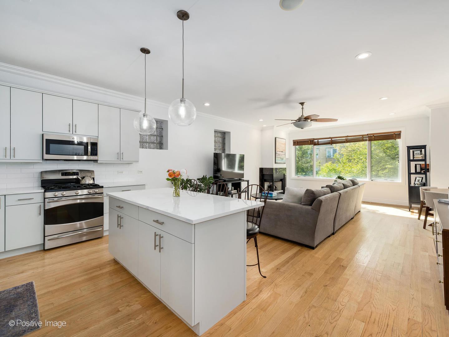 3923 N ASHLAND Avenue 201