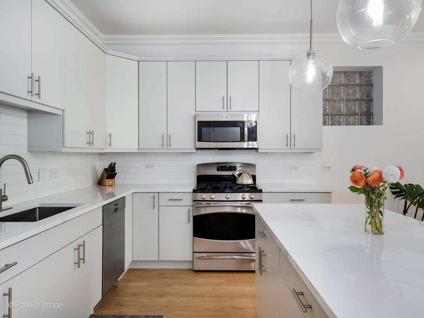 3923 N ASHLAND Avenue 201