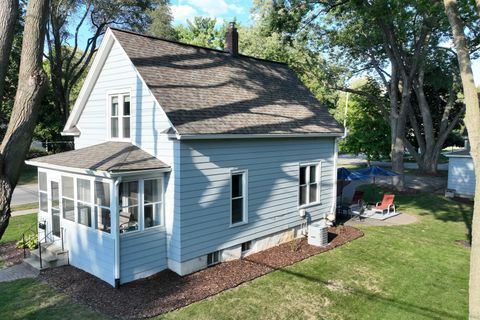 Photo of 604 S Van Buren Street, Batavia, IL 60510 (MLS # 12477529) Photo of 604 S Van Buren Street, Batavia, IL 60510 (MLS # 12477529)