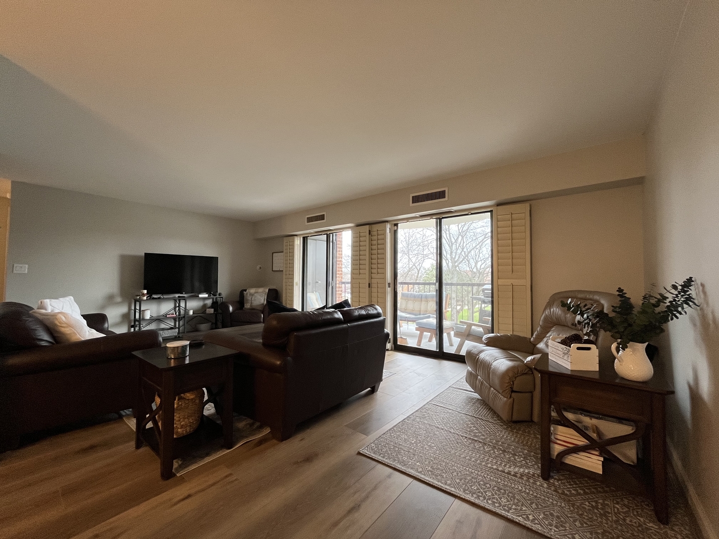 1405 E Central Road 305A