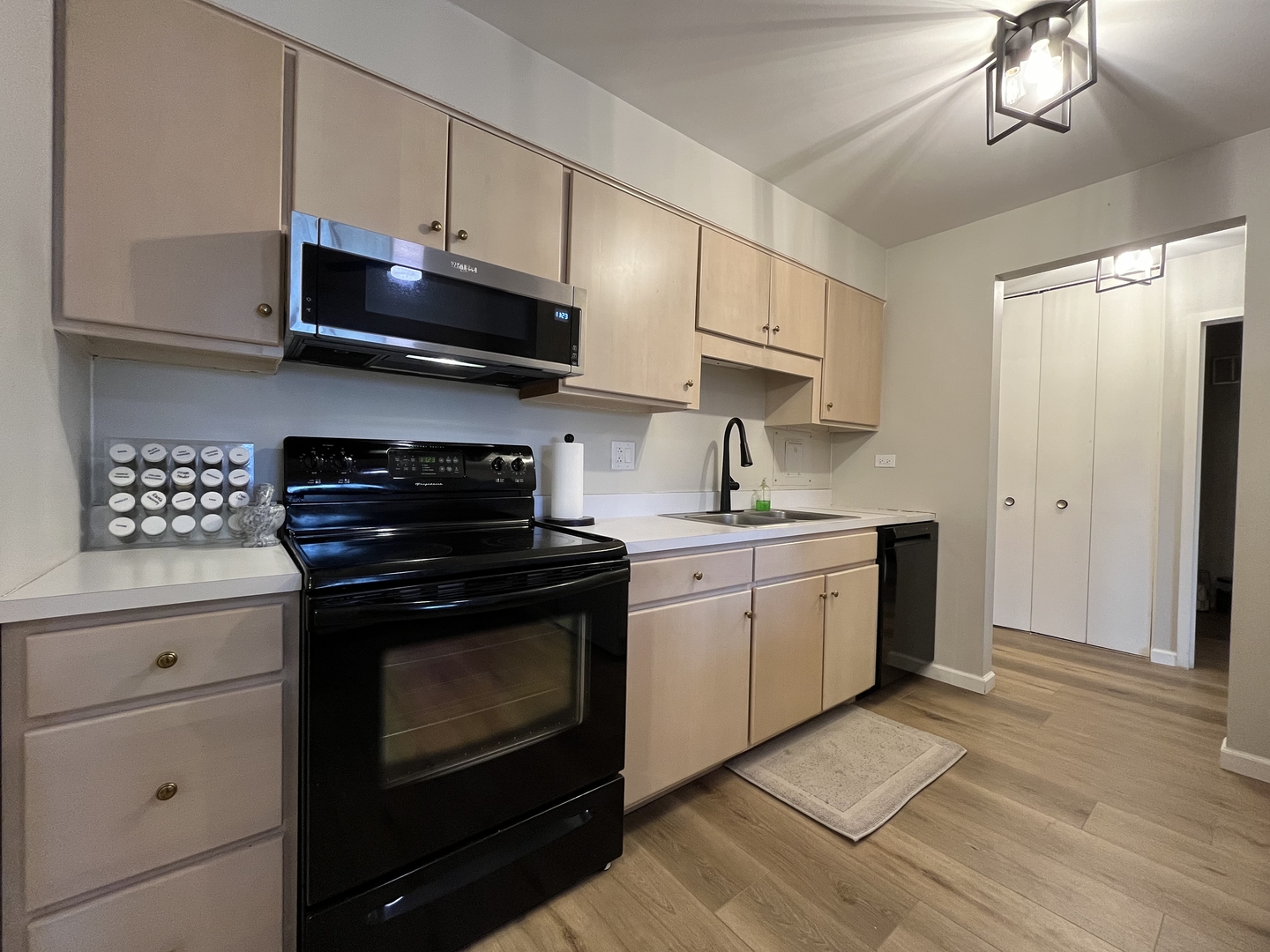 1405 E Central Road 305A