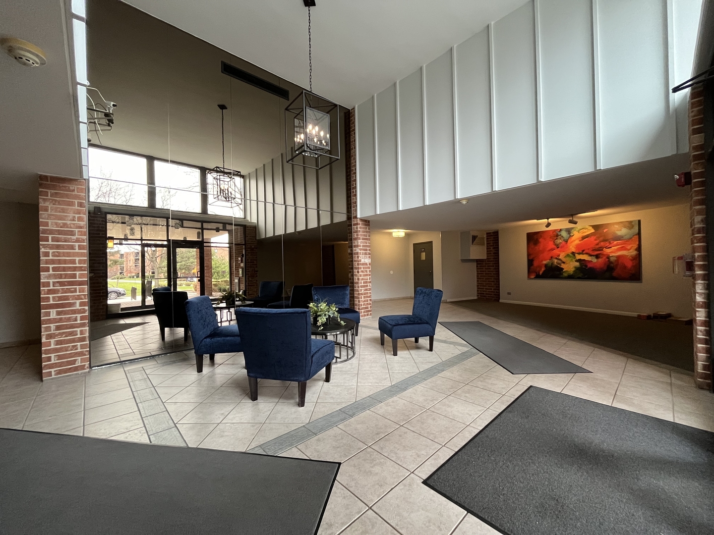 1405 E Central Road 305A