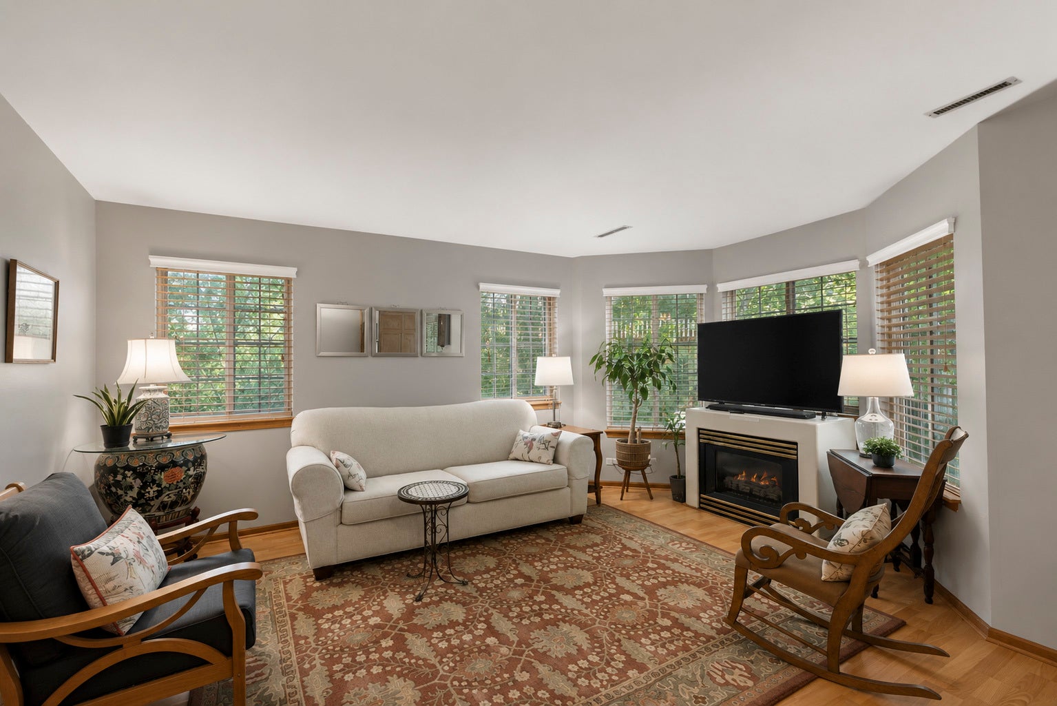 267 W Treehouse Lane