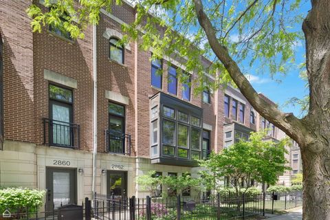 2862 N Paulina Street Chicago IL 60657
