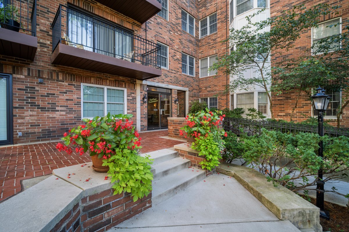 1501 Oak Avenue 102