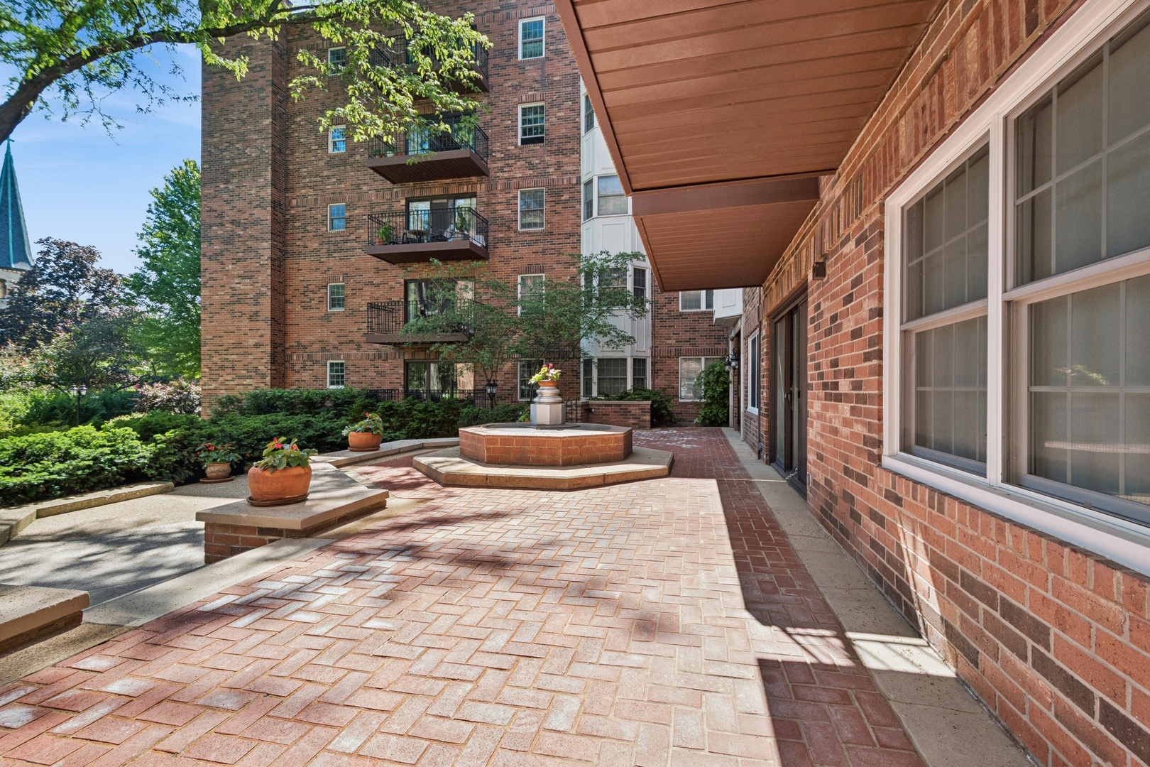 1501 Oak Avenue 102