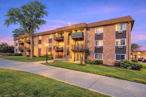 Tiny photo for 1180 Meadow Lane #6-306, Hoffman Estates, IL 60169 (MLS # 12589472)