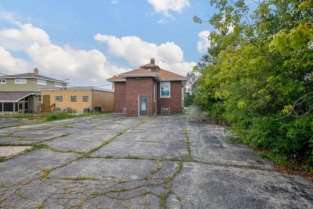 128 W Irving Park Road