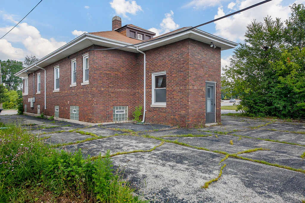 128 W Irving Park Road