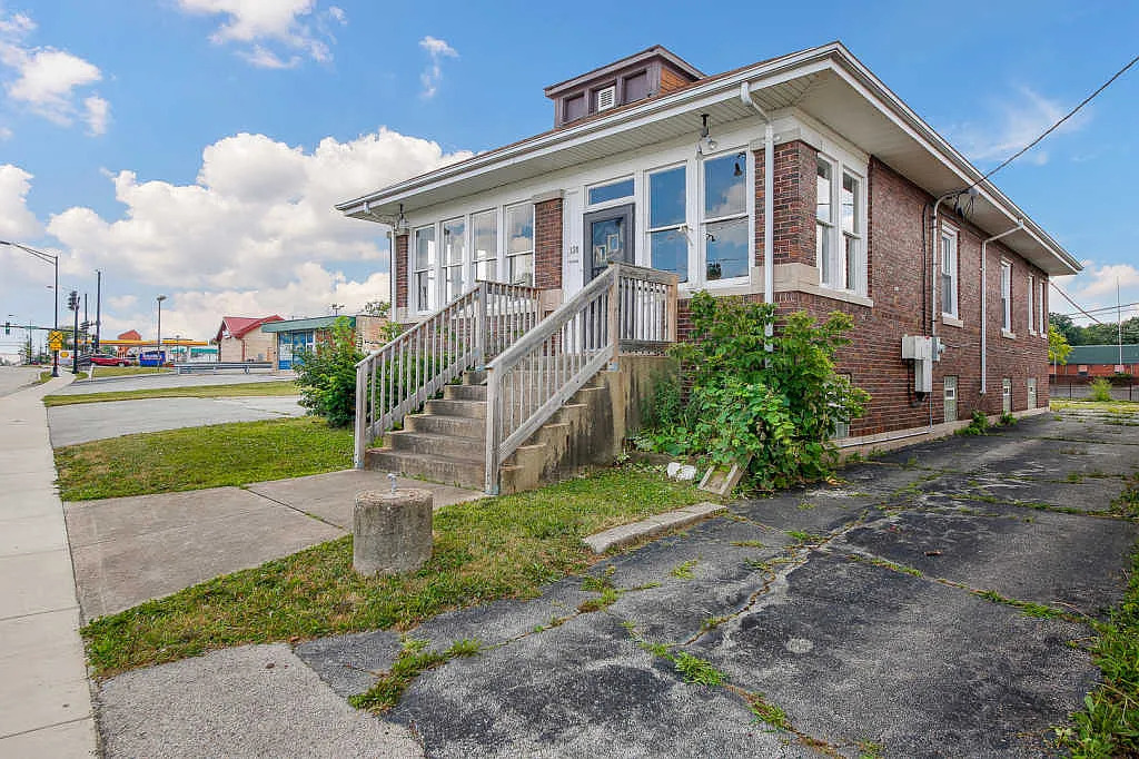 128 W Irving Park Road