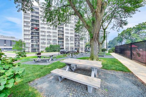 Tiny photo for 8809 W Golf Road #7F, Niles, IL 60714 (MLS # 12704889)