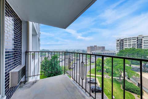 Tiny photo for 8809 W Golf Road #7F, Niles, IL 60714 (MLS # 12704889)