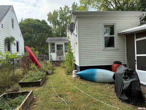 Tiny photo for 1010 W Walkup Avenue, Carbondale, IL 62901 (MLS # EB460278)