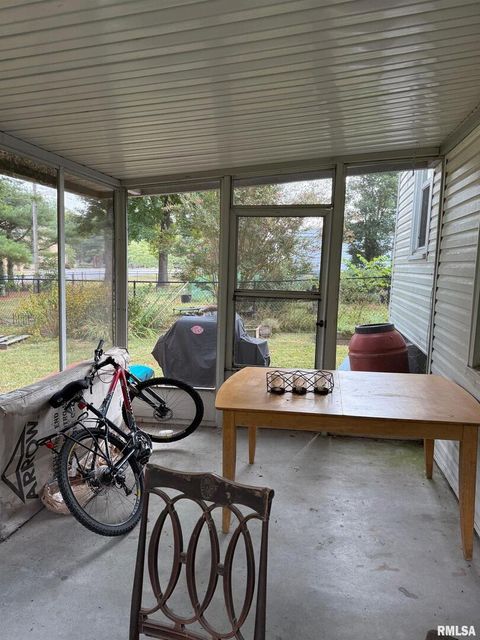 Tiny photo for 1010 W Walkup Avenue, Carbondale, IL 62901 (MLS # EB460278)