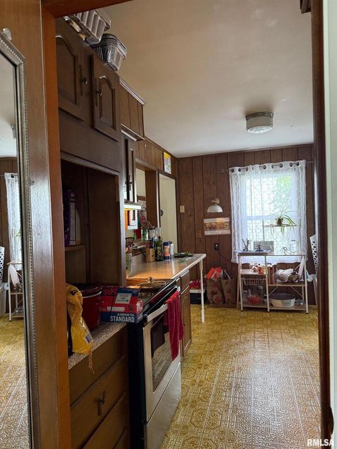 Tiny photo for 1010 W Walkup Avenue, Carbondale, IL 62901 (MLS # EB460278)