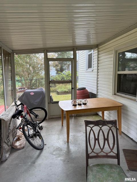 Tiny photo for 1010 W Walkup Avenue, Carbondale, IL 62901 (MLS # EB460278)