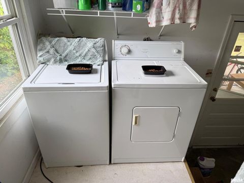 Tiny photo for 1010 W Walkup Avenue, Carbondale, IL 62901 (MLS # EB460278)