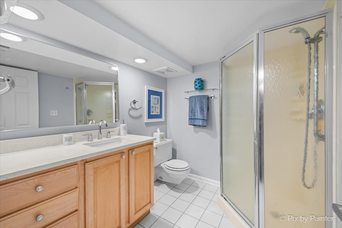 Glen Ellyn, Illinois 60137, United States, 2 Bedrooms Bedrooms, ,2 BathroomsBathrooms,Residential,Active,243343