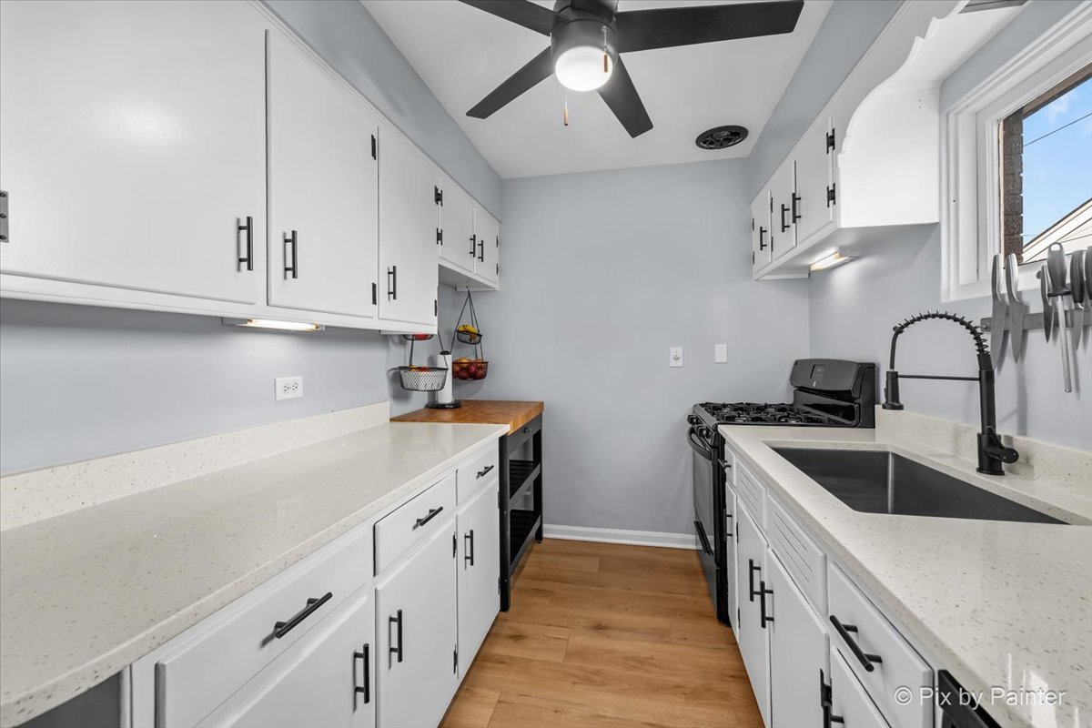 Glen Ellyn, Illinois 60137, United States, 2 Bedrooms Bedrooms, ,2 BathroomsBathrooms,Residential,Active,243343