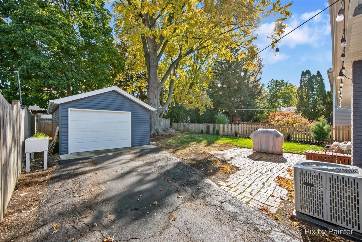 Glen Ellyn, Illinois 60137, United States, 2 Bedrooms Bedrooms, ,2 BathroomsBathrooms,Residential,Active,243343