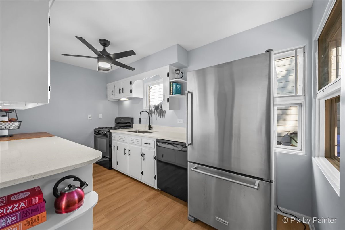 Glen Ellyn, Illinois 60137, United States, 2 Bedrooms Bedrooms, ,2 BathroomsBathrooms,Residential,Active,243343