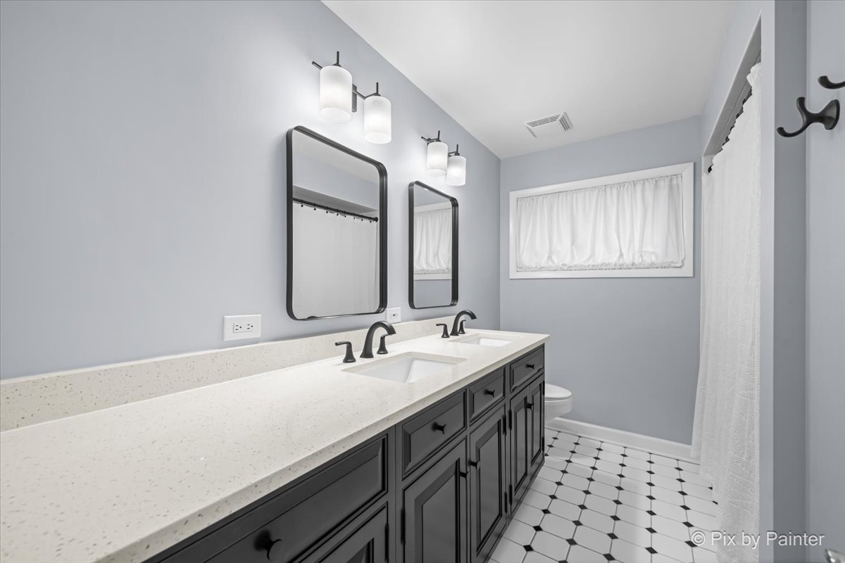 Glen Ellyn, Illinois 60137, United States, 2 Bedrooms Bedrooms, ,2 BathroomsBathrooms,Residential,Active,243343