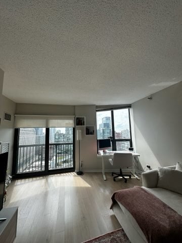 400 N La Salle Drive 2209