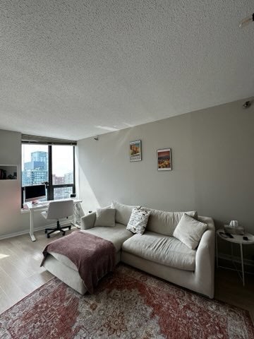 400 N La Salle Drive 2209