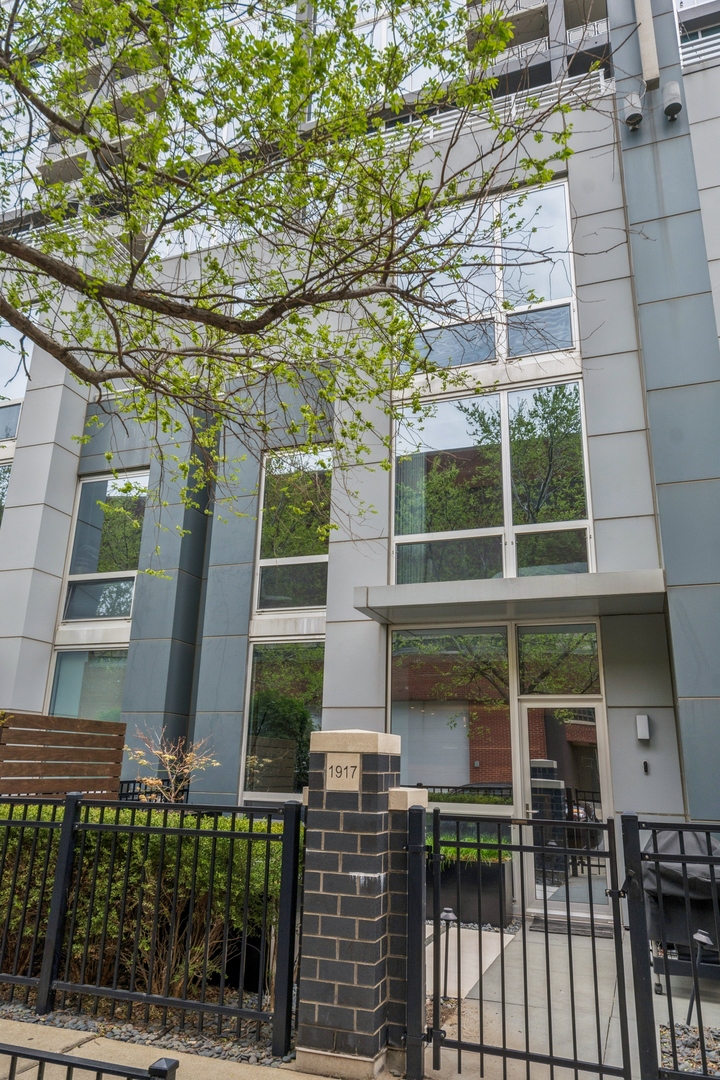1917 S Calumet Avenue