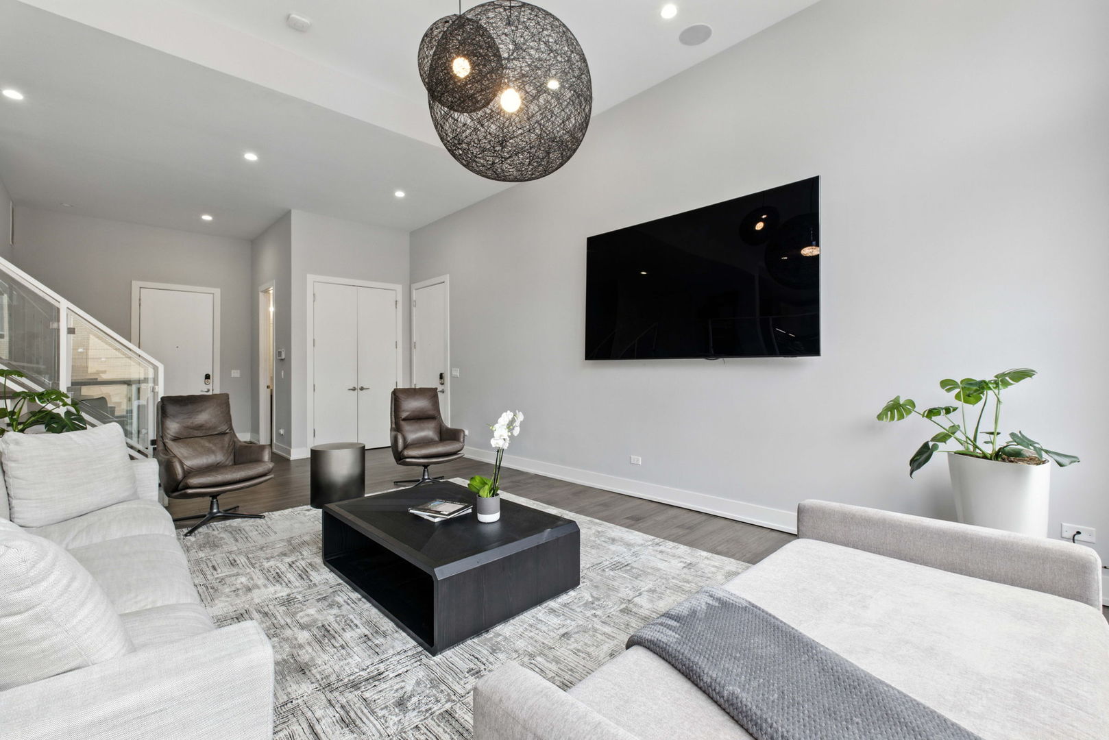1555 W Fry Street 102
