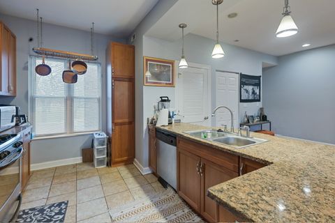 Tiny photo for 1628 W Juneway Terrace #2W, Chicago, IL 60626 (MLS # 12526164)