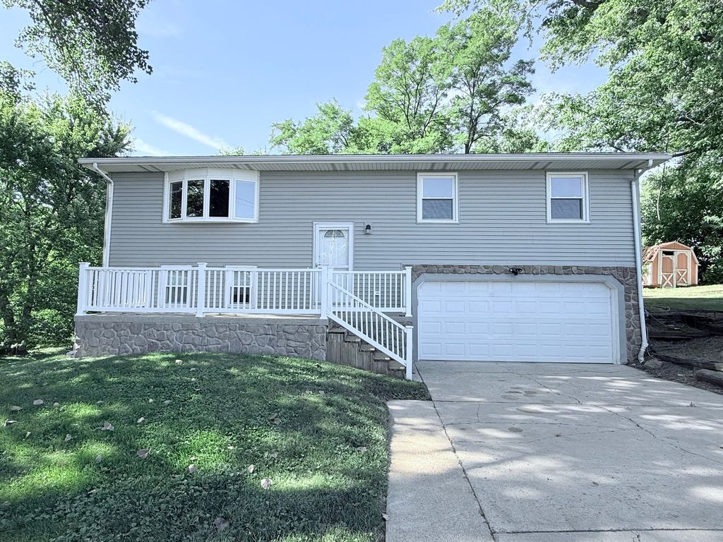 Photo for 8824 Sunset Road, Clinton, IL 61727 (MLS # 12403615)