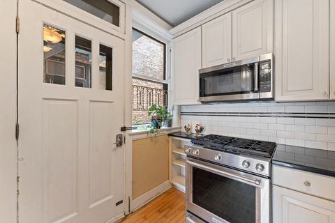 Tiny photo for 628 Sheridan Square #2, Evanston, IL 60202 (MLS # 12523356)