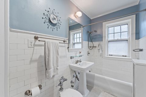 Tiny photo for 628 Sheridan Square #2, Evanston, IL 60202 (MLS # 12523356)