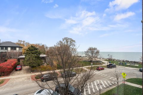 Tiny photo for 628 Sheridan Square #2, Evanston, IL 60202 (MLS # 12523356)