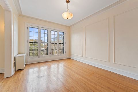 Tiny photo for 628 Sheridan Square #2, Evanston, IL 60202 (MLS # 12523356)